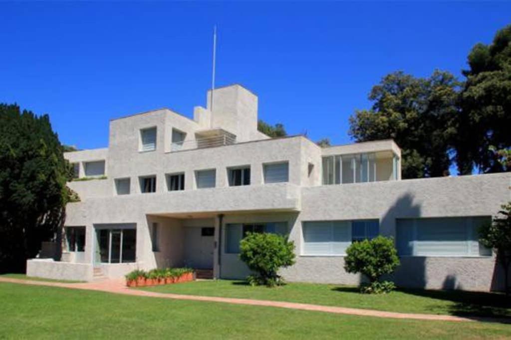 Apartment Centre De Pour 4 Personnes Piscine Et Tennis Hyères