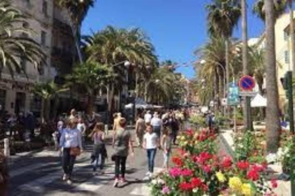 Centre De Pour 4 Personnes Piscine Et Tennis Apartment Hyères