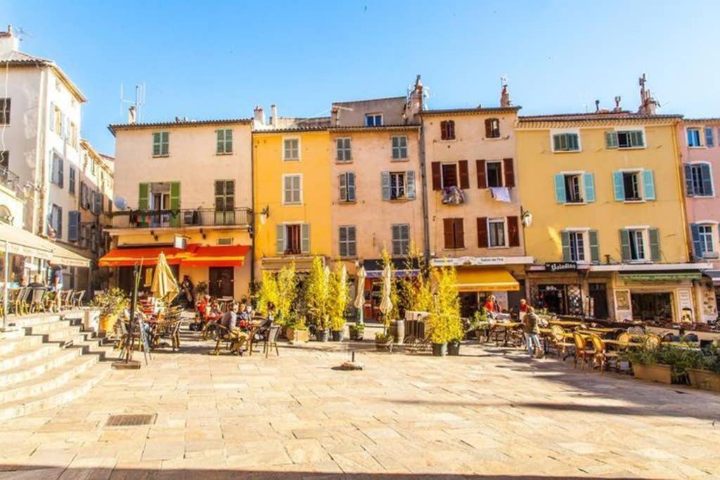 Centre De Pour 4 Personnes Piscine Et Tennis Hyeres
