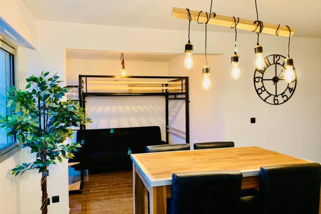 Apartment Centre De Pour 4 Personnes Piscine Et Tennis Hyeres